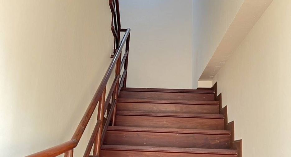 For rent 3 bedrooms apartment in Phaya Thai, Bangkok
