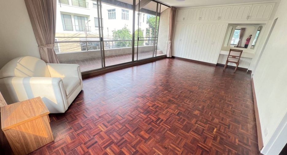 For rent 3 bedrooms apartment in Phaya Thai, Bangkok