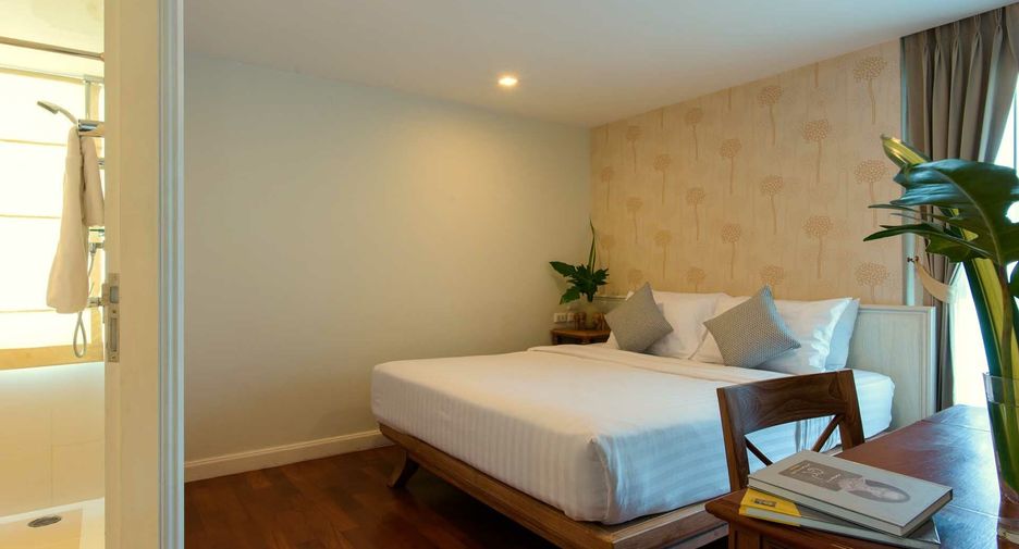 For rent 2 bedrooms condo in Sathon, Bangkok