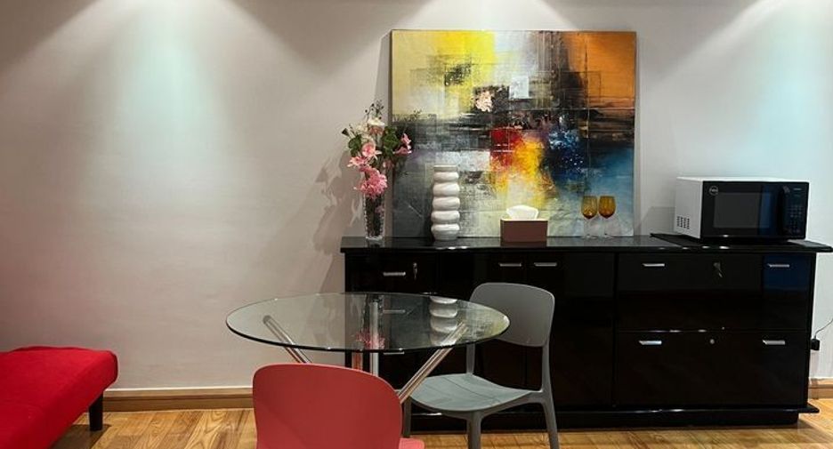 Wohnung zur Miete mit 1 Zimmer in Bang Rak, Bangkok