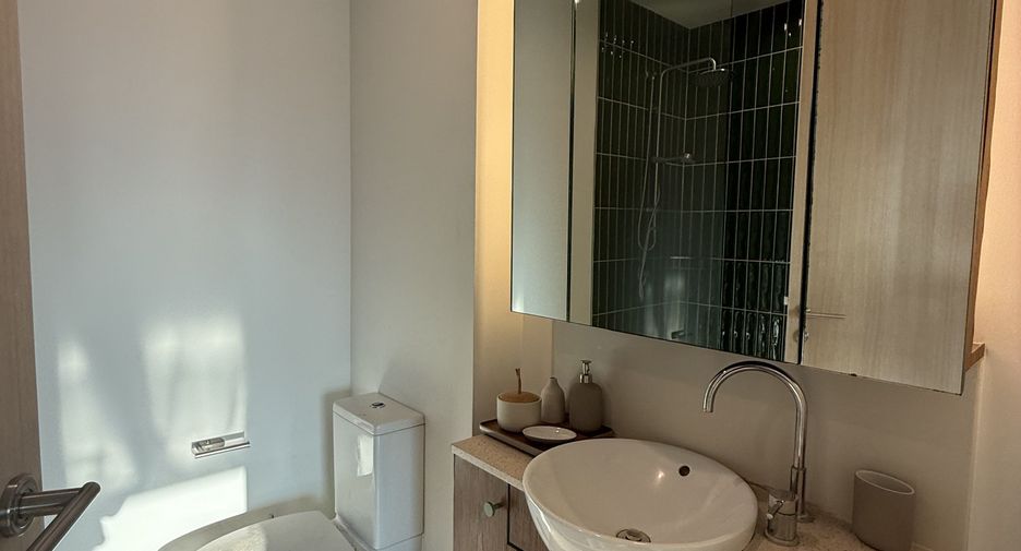 For rent 2 bedrooms condo in Yan Nawa, Bangkok