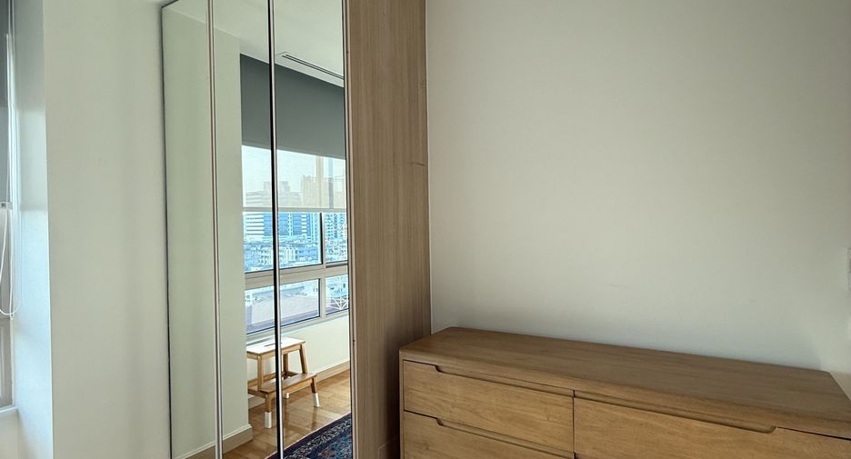 For rent 2 bedrooms condo in Yan Nawa, Bangkok