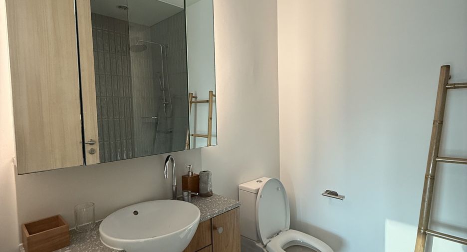 For rent 2 bedrooms condo in Yan Nawa, Bangkok