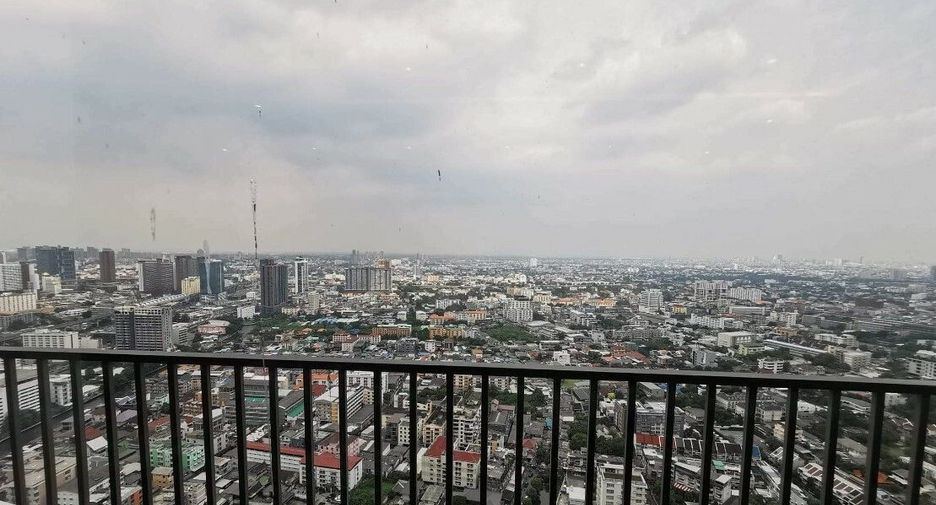 For sale 3 bedrooms condo in Watthana, Bangkok