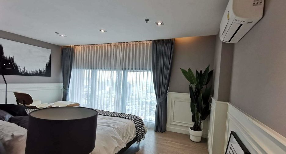 For sale 3 bedrooms condo in Watthana, Bangkok