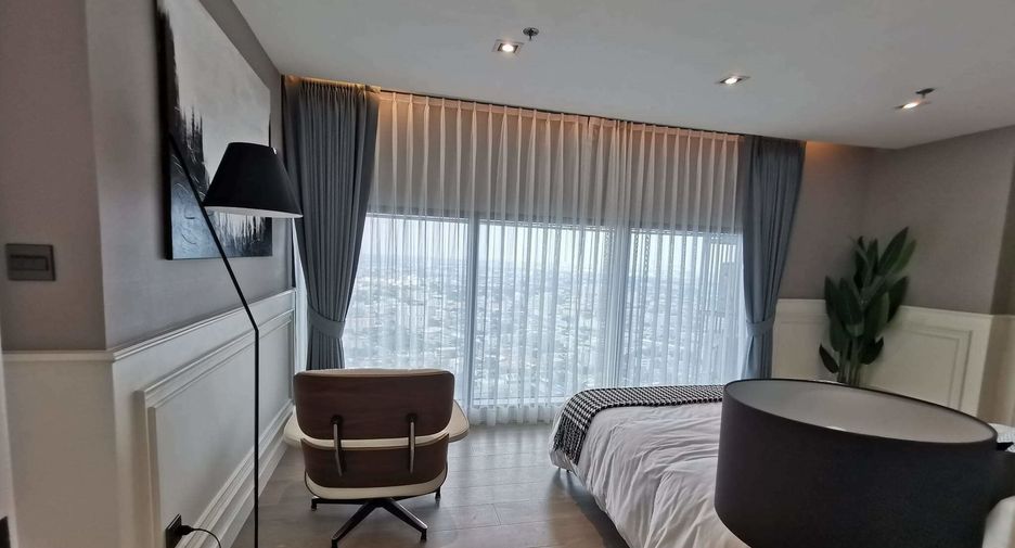 For sale 3 bedrooms condo in Watthana, Bangkok