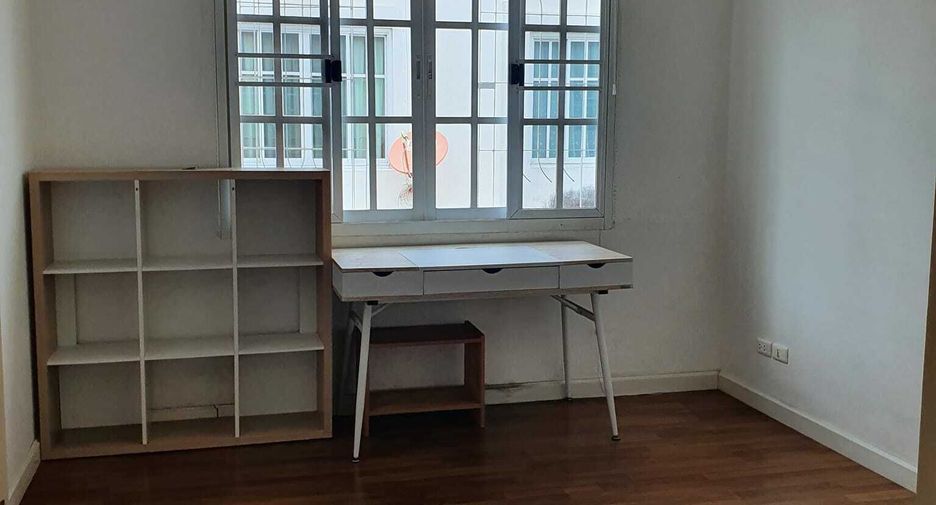 For sale and for rent 3 bedrooms townhouse in Bang Kapi, Bangkok