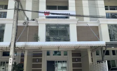 For sale 3 ベッドルーム townhouse in Chom Thong, Bangkok