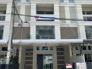 For sale 3 bedrooms townhouse in Chom Thong, Bangkok