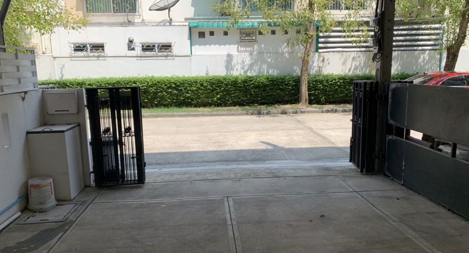 ขาย 3 ห้องนอน ทาวน์เฮ้าส์ ใน จอมทอง, กรุงเทพฯ