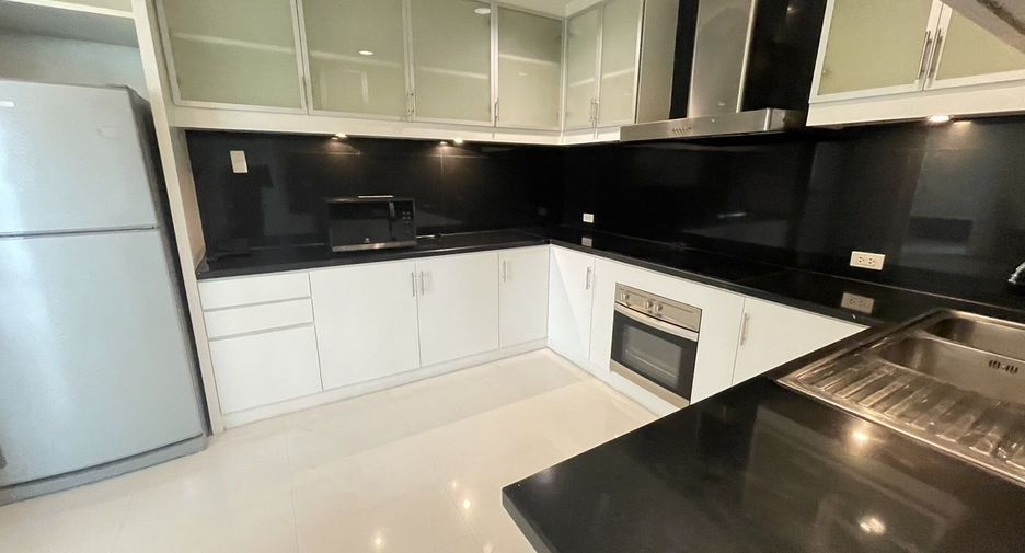 For rent 4 bedrooms apartment in Pathum Wan, Bangkok