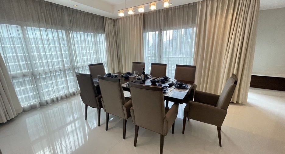 For rent 4 bedrooms apartment in Pathum Wan, Bangkok