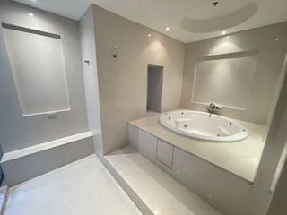 For rent 4 ベッドルーム apartment in Pathum Wan, Bangkok