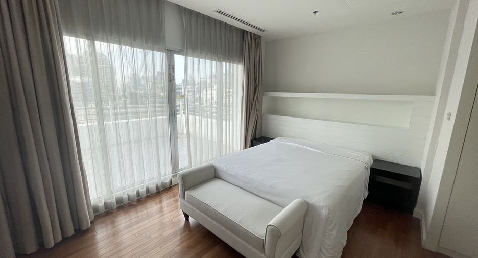 For rent 4 bedrooms apartment in Pathum Wan, Bangkok