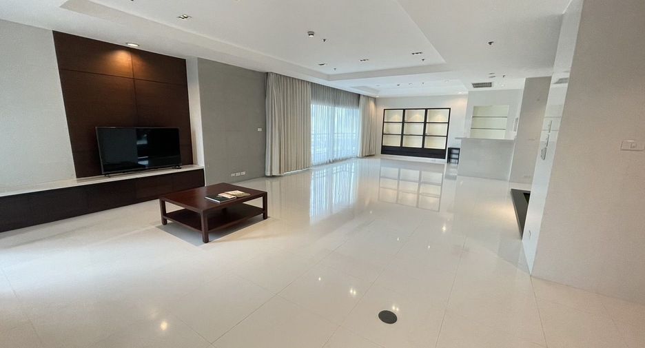 For rent 4 bedrooms apartment in Pathum Wan, Bangkok