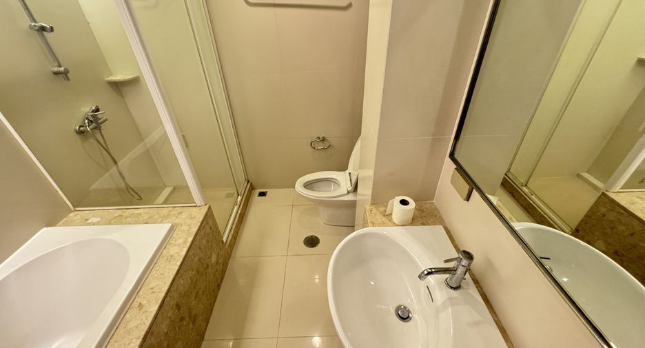 For rent 3 bedrooms apartment in Pathum Wan, Bangkok