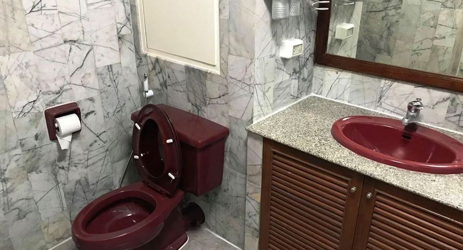 For rent 2 bedrooms condo in Watthana, Bangkok
