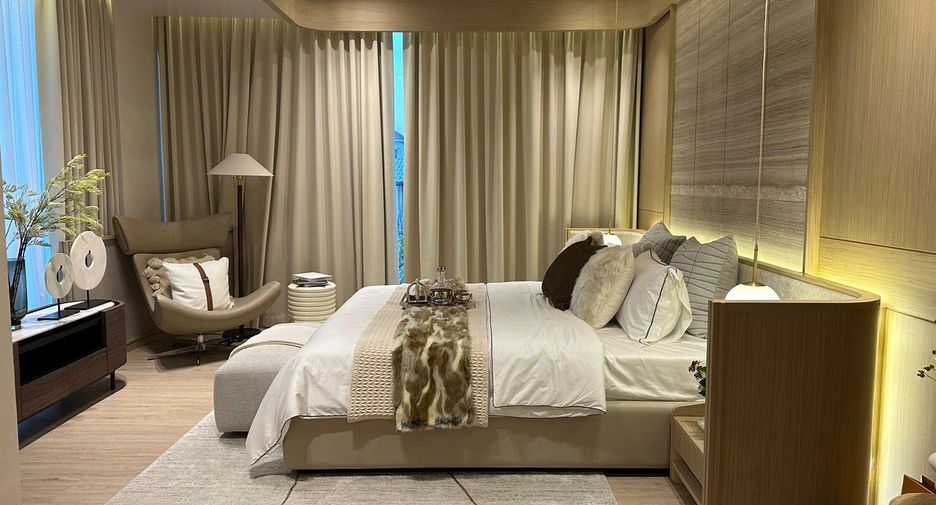 For sale 3 bedrooms condo in Phaya Thai, Bangkok