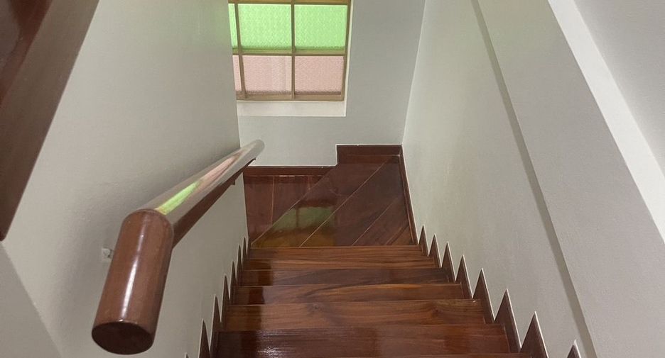 For sale 3 bedrooms townhouse in Bang Kapi, Bangkok