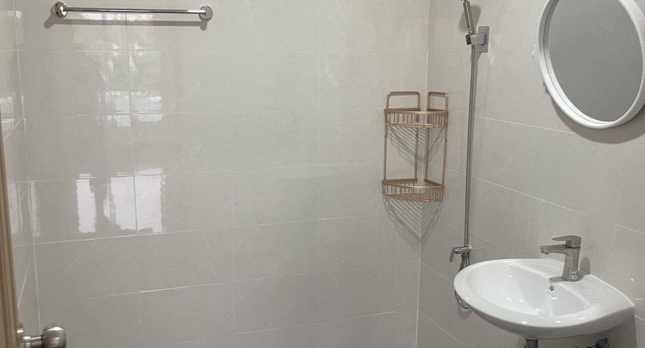For sale 3 bedrooms townhouse in Bang Kapi, Bangkok