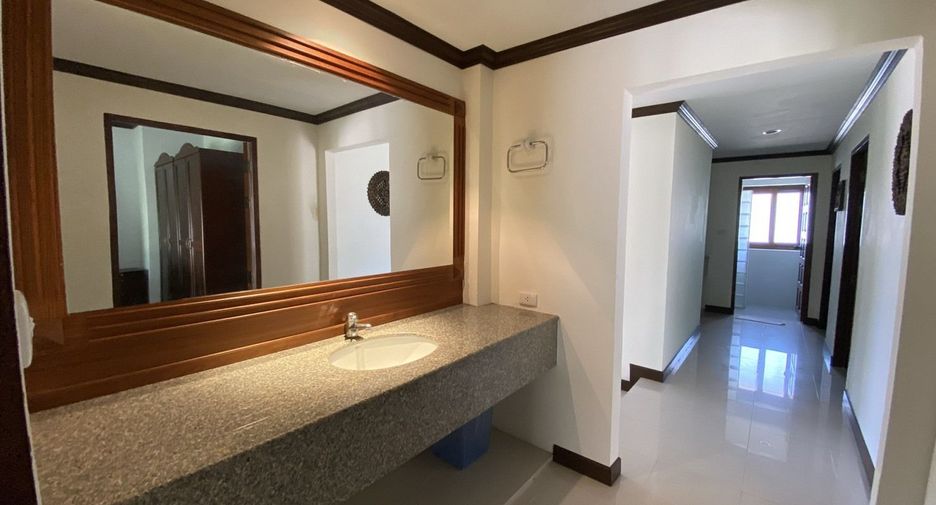 For sale 6 bedrooms villa in Mueang Phuket, Phuket