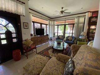 Villa zum Kauf mit 6 Zimmer in Mueang Phuket, Phuket