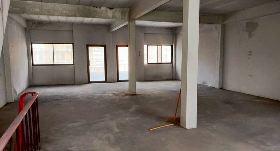 For sale 8 bedrooms retail Space in Bang Kapi, Bangkok