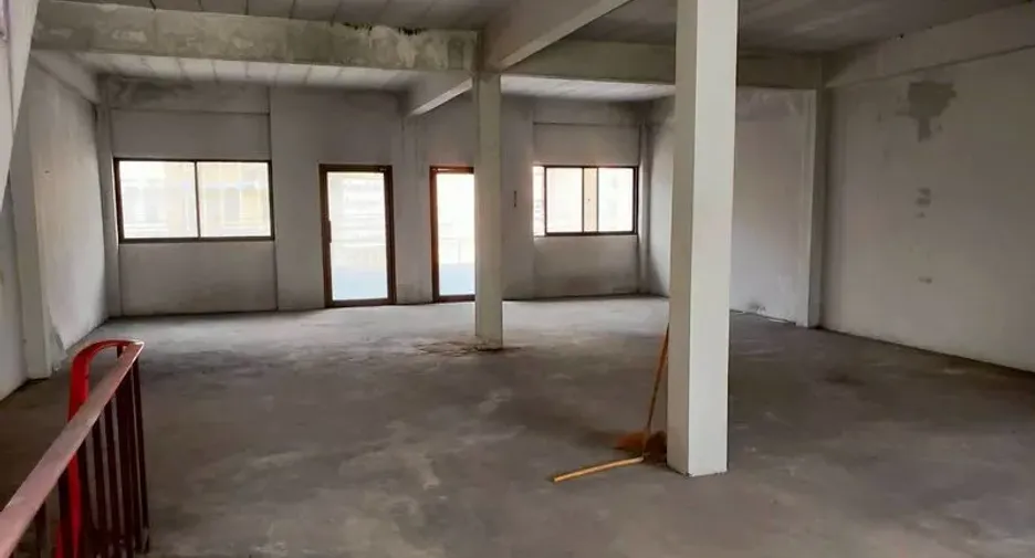 For sale 8 bedrooms retail Space in Bang Kapi, Bangkok