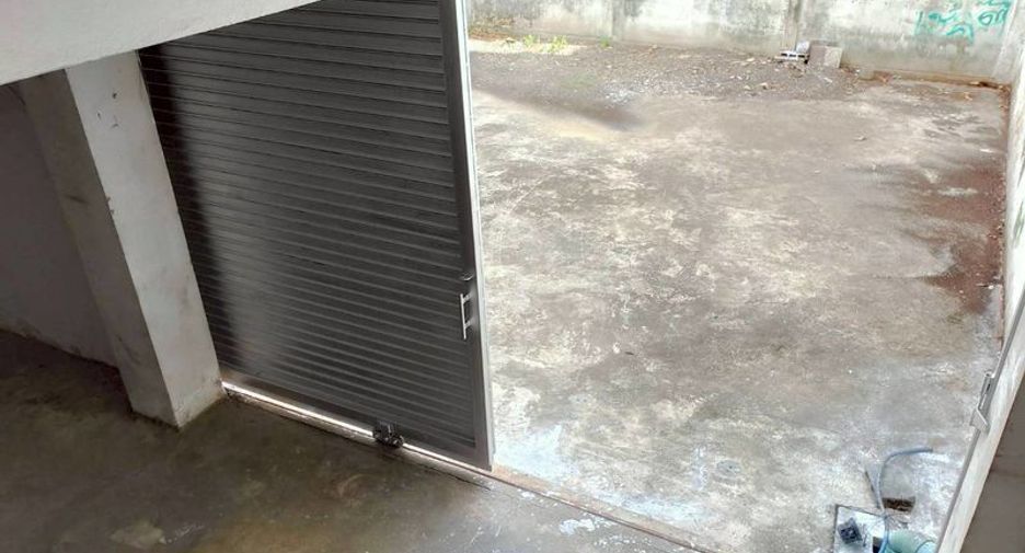 For sale 8 bedrooms retail Space in Bang Kapi, Bangkok