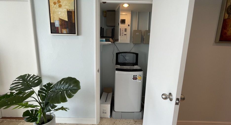 For rent 2 bedrooms condo in Mueang Phuket, Phuket