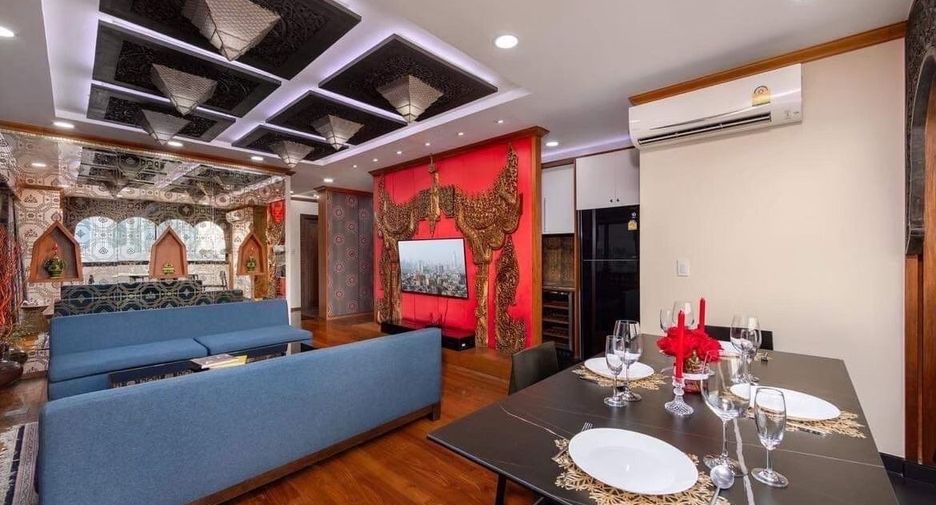For sale 3 bedrooms condo in Huai Khwang, Bangkok