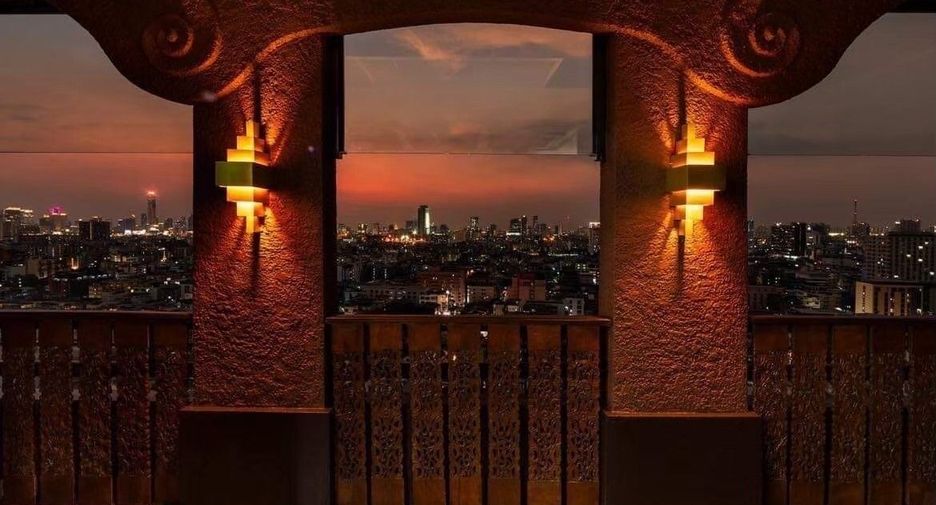 For sale 3 bedrooms condo in Huai Khwang, Bangkok