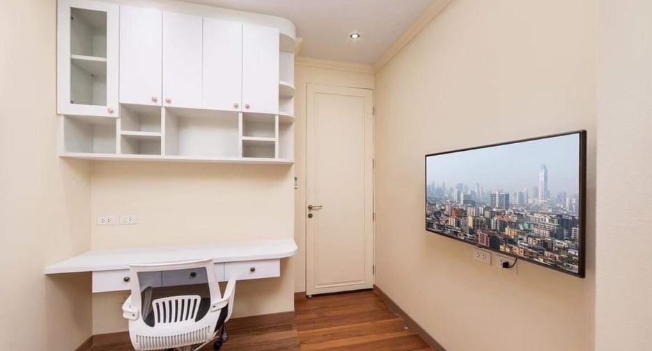 For sale 3 bedrooms condo in Huai Khwang, Bangkok