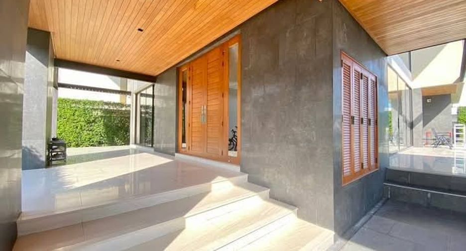 For rent 4 bedrooms house in Bang Na, Bangkok