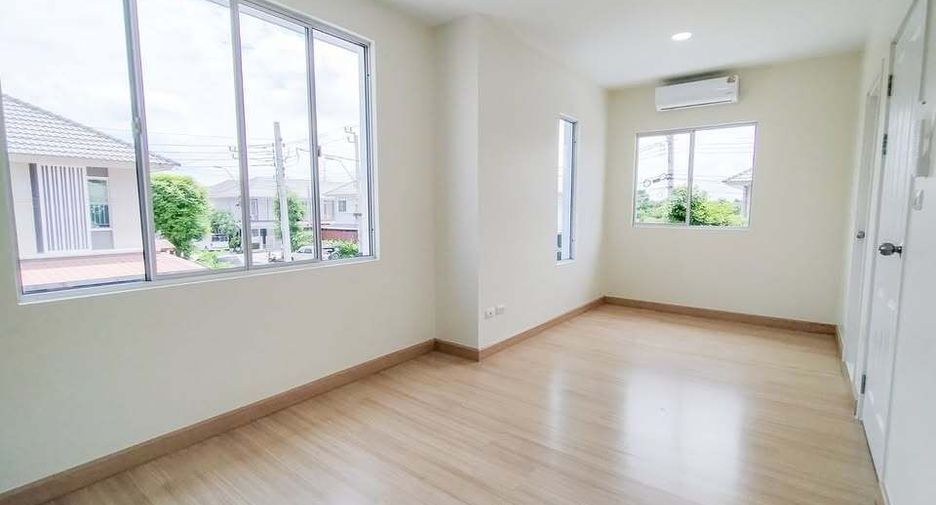 For sale 2 bedrooms townhouse in Bang Phli, Samut Prakan