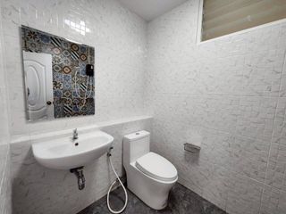Casa en alquiler de 6 habitaciones en Huai Khwang, Bangkok