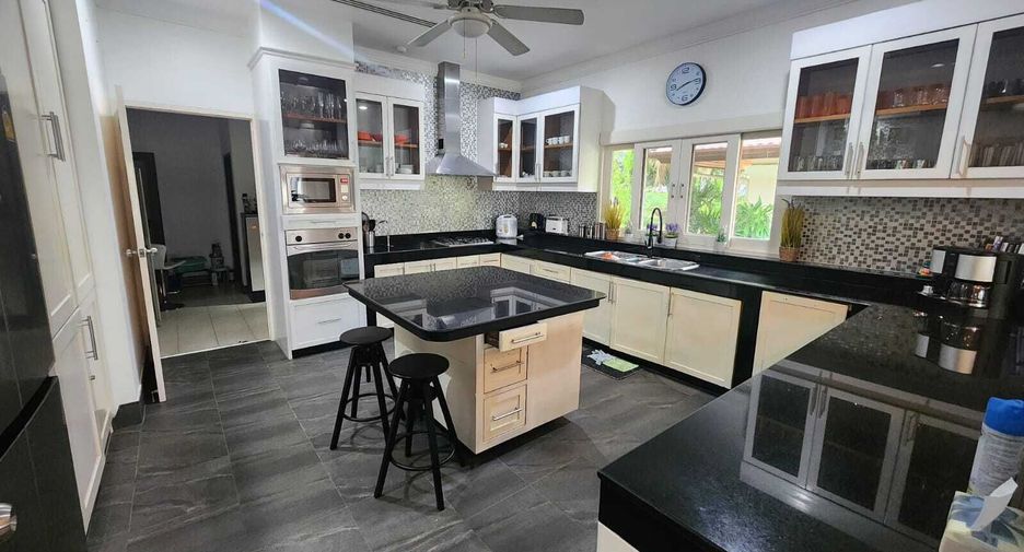 For rent 6 bedrooms villa in Thalang, Phuket