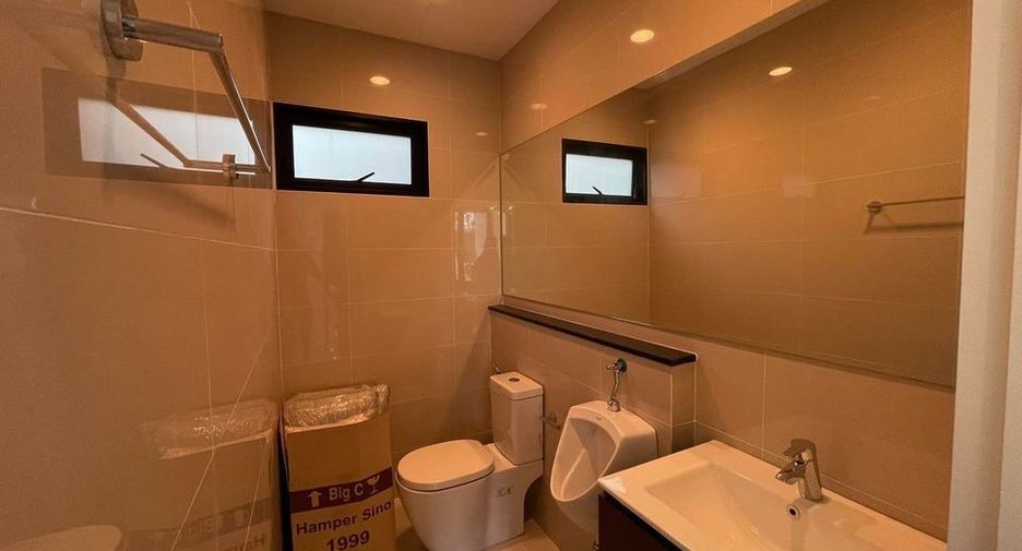For rent 3 bedrooms townhouse in Bueng Kum, Bangkok