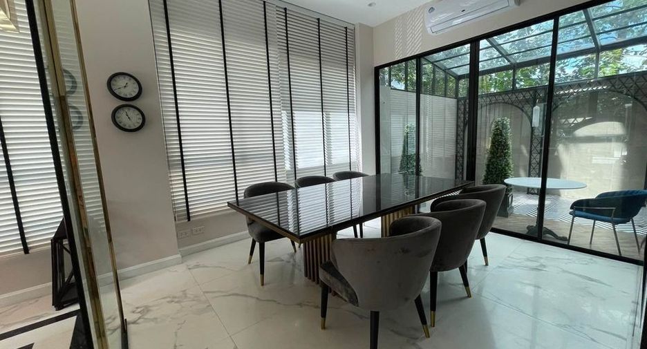 For rent 3 bedrooms townhouse in Bueng Kum, Bangkok