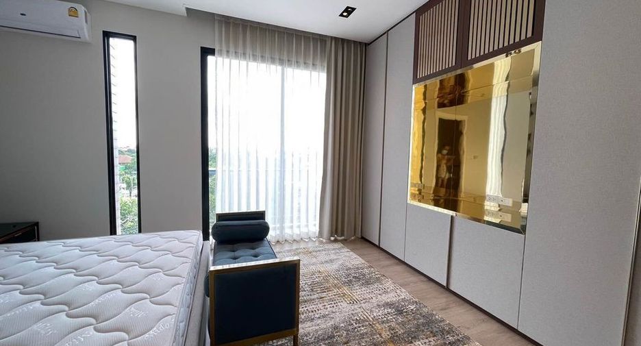 For rent 3 bedrooms townhouse in Bueng Kum, Bangkok