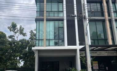 出租 3 卧室 联排别墅 在 Bueng Kum, 曼谷
