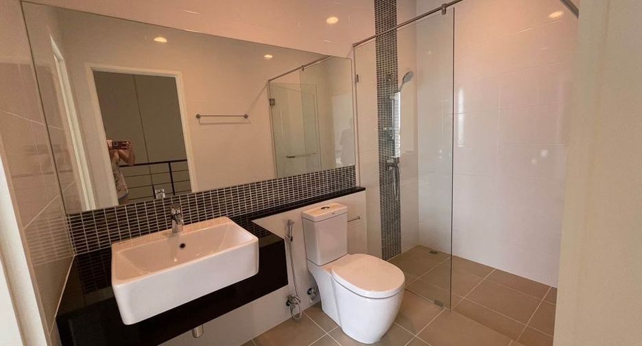 For rent 3 bedrooms townhouse in Bueng Kum, Bangkok