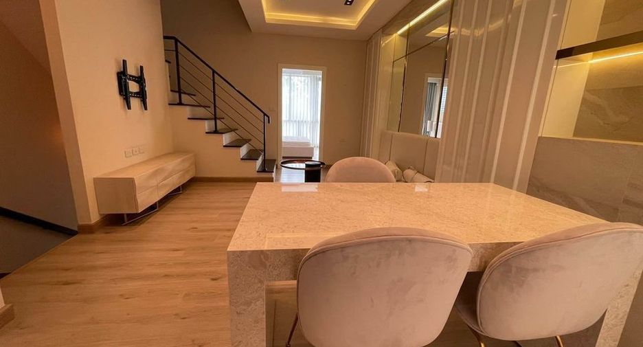 For rent 3 bedrooms townhouse in Bueng Kum, Bangkok