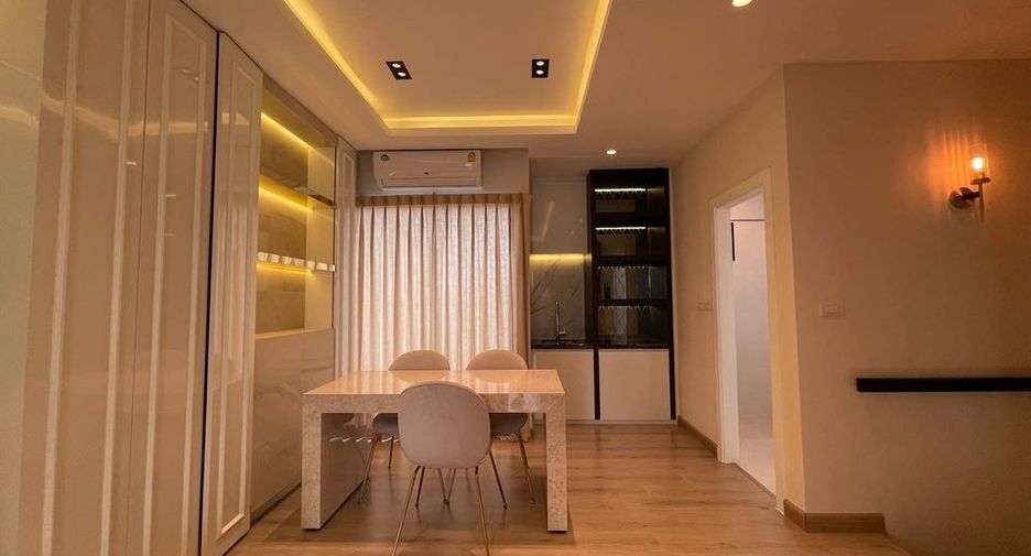 For rent 3 bedrooms townhouse in Bueng Kum, Bangkok