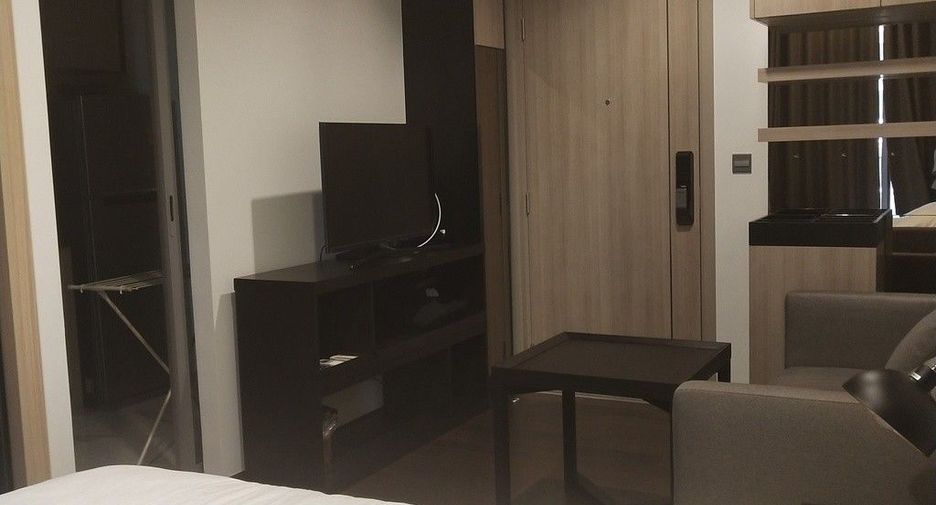 For rent studio condo in Pathum Wan, Bangkok