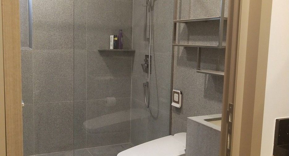 For rent studio condo in Pathum Wan, Bangkok