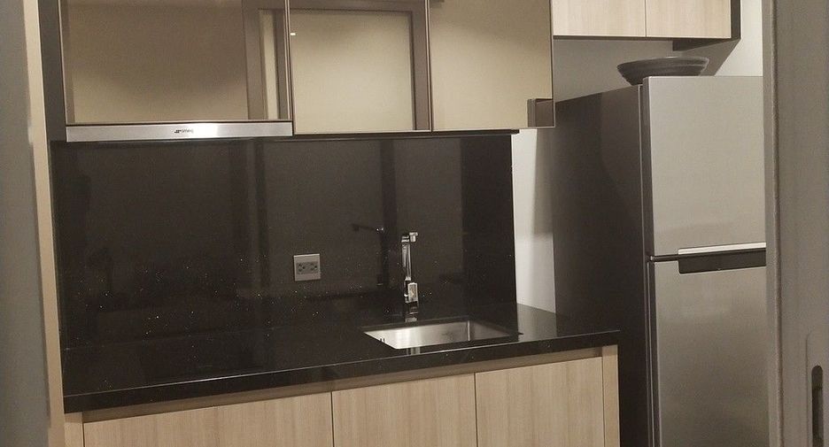 For rent studio condo in Pathum Wan, Bangkok
