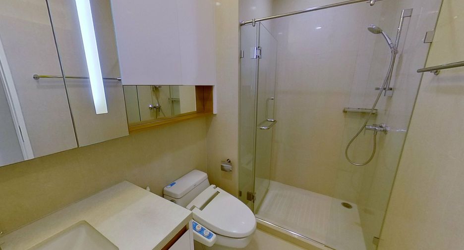 For rent 2 bedrooms condo in Pathum Wan, Bangkok