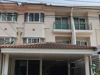 Reihenhaus zum Kauf mit 3 Zimmer in Phasi Charoen, Bangkok