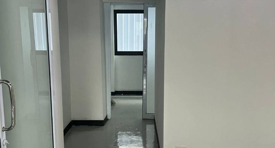 For rent 10 bedrooms retail Space in Khlong Toei, Bangkok